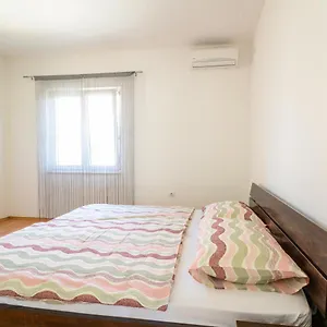  Apartment Leo