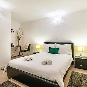 Vanilla Apartment Split